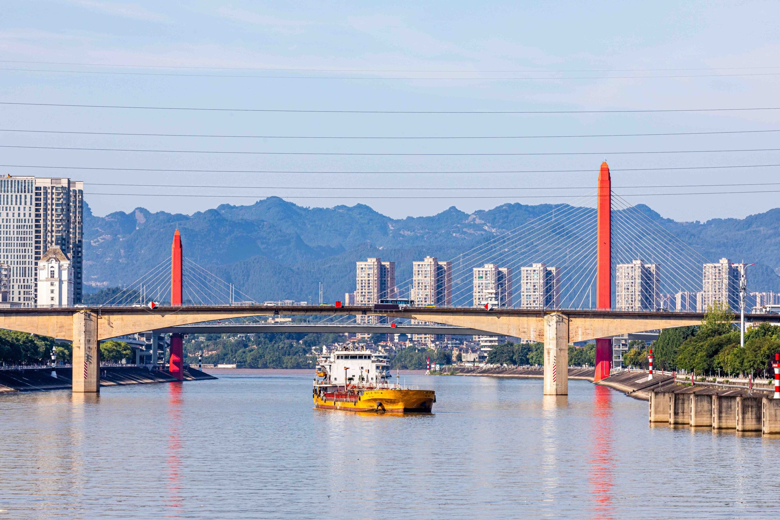 Scenery,Along,The,Yangtze,River,In,Yichang,Hubei,China